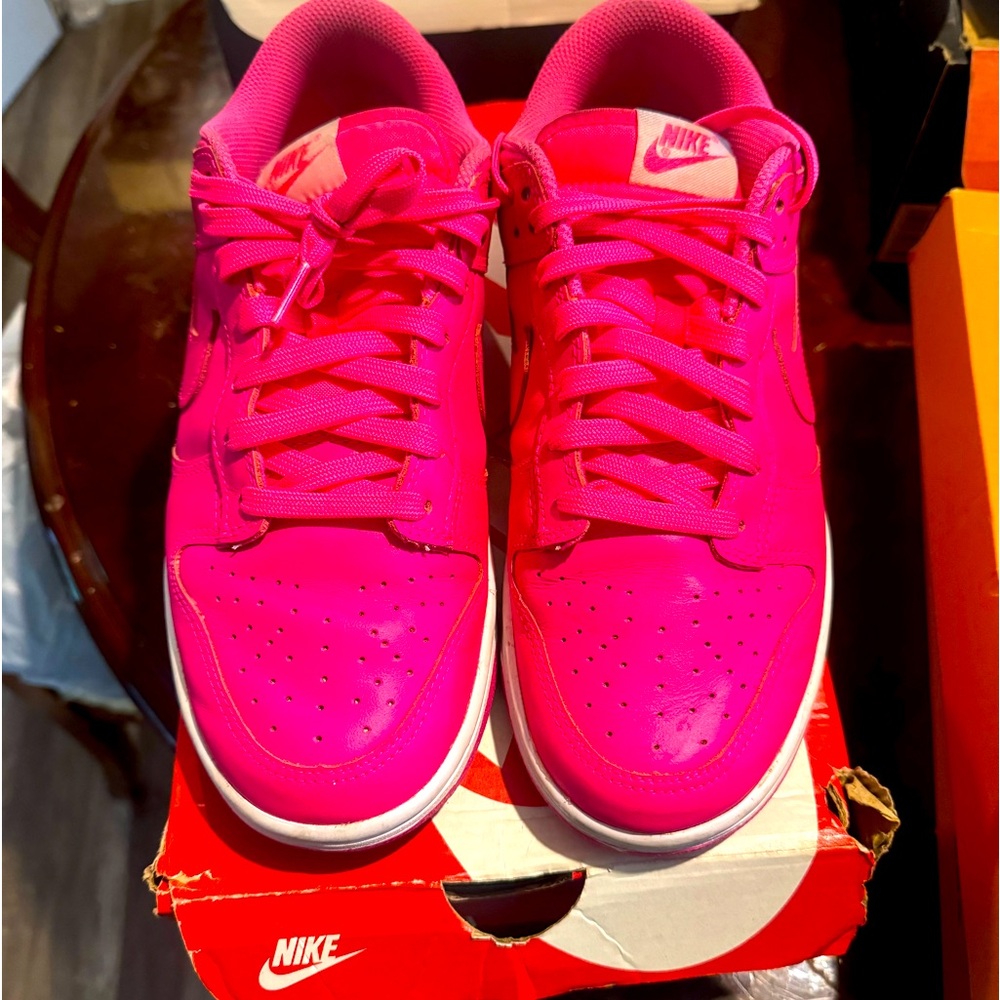 nike sneakers hot pink